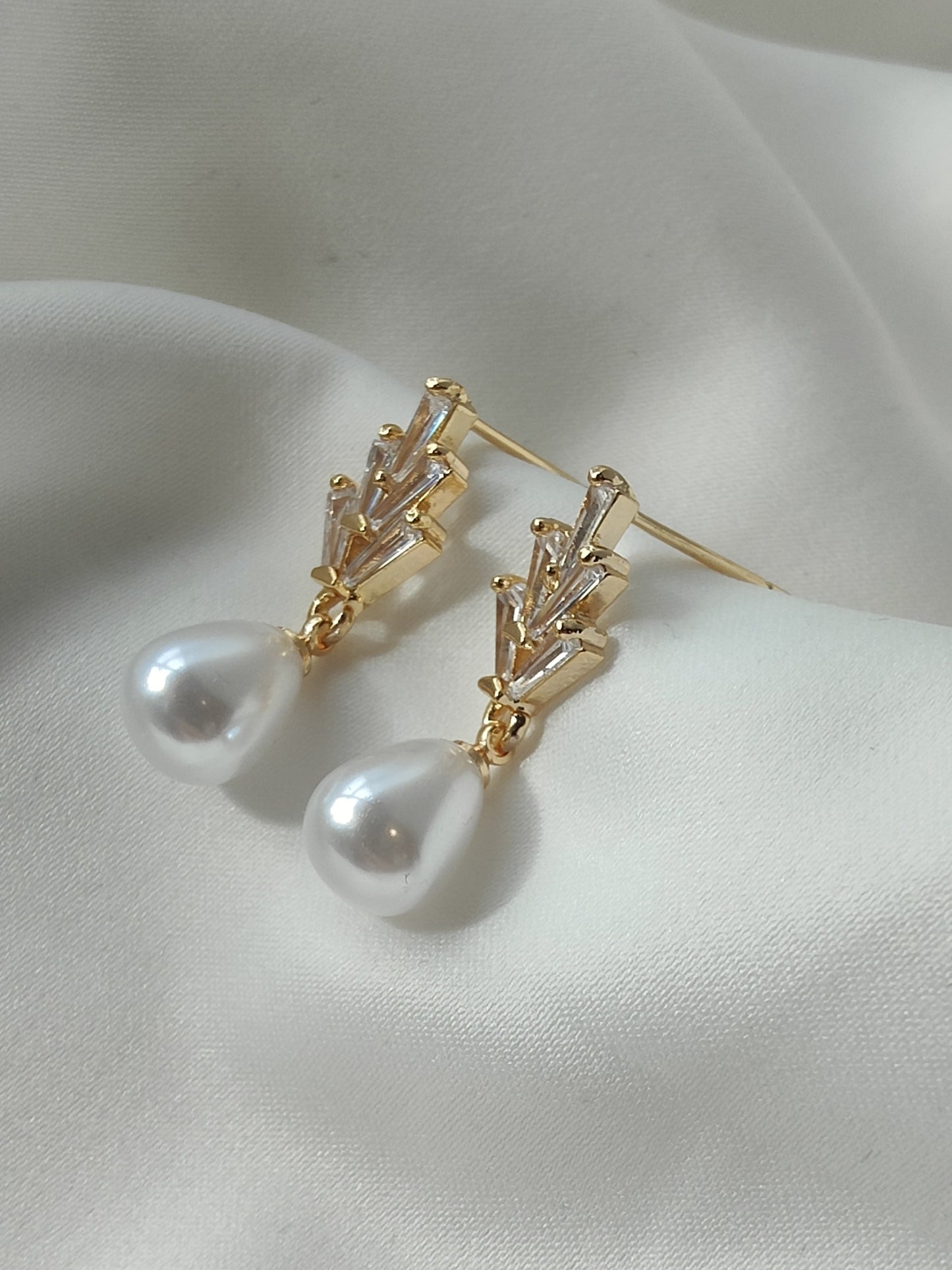 EDITH - Crystal & Pearl Drop Bridal Earrings