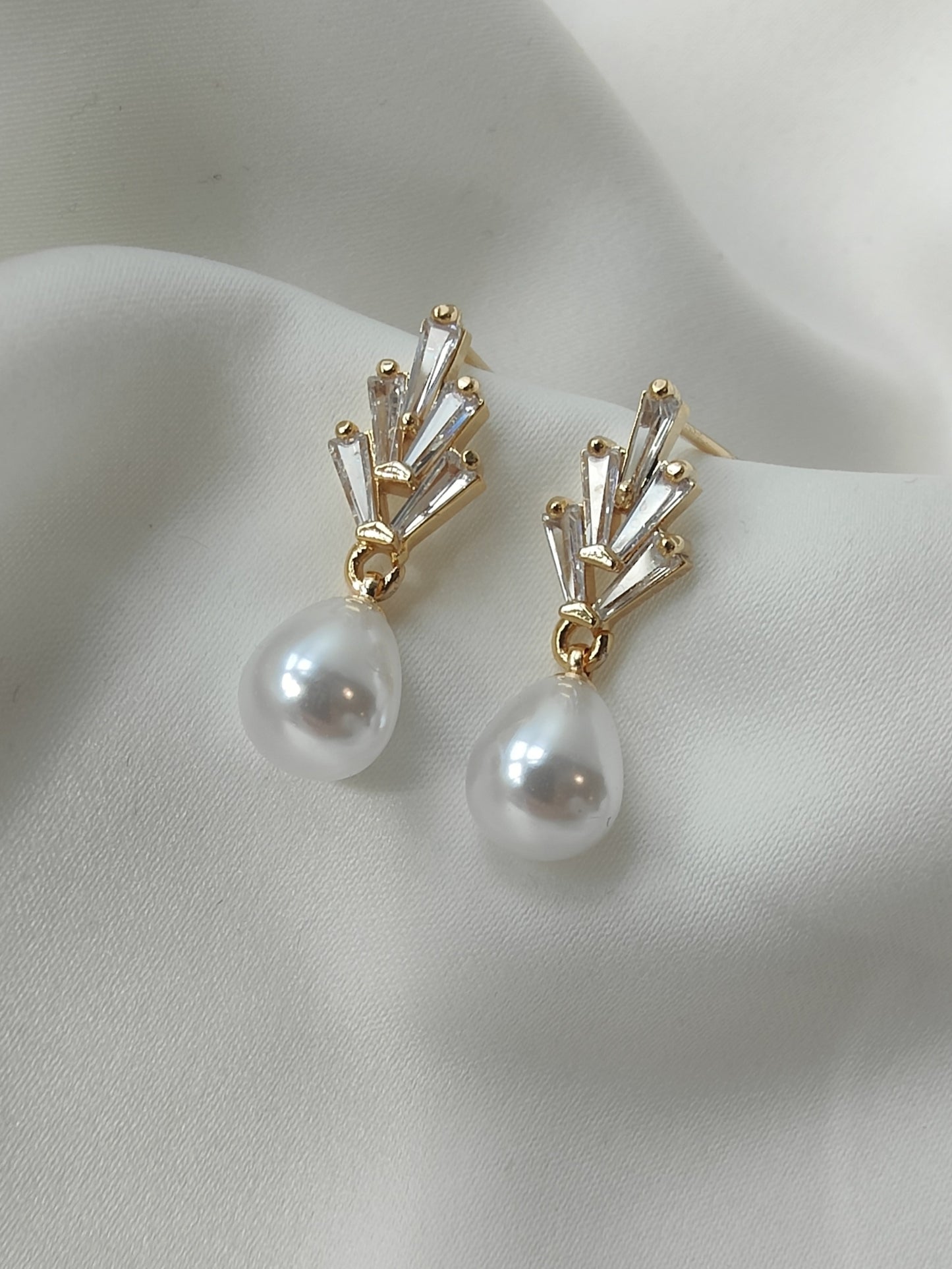 EDITH - Crystal & Pearl Drop Bridal Earrings