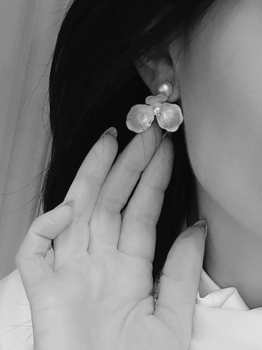 NIA - Gold Floral Bridal Earrings