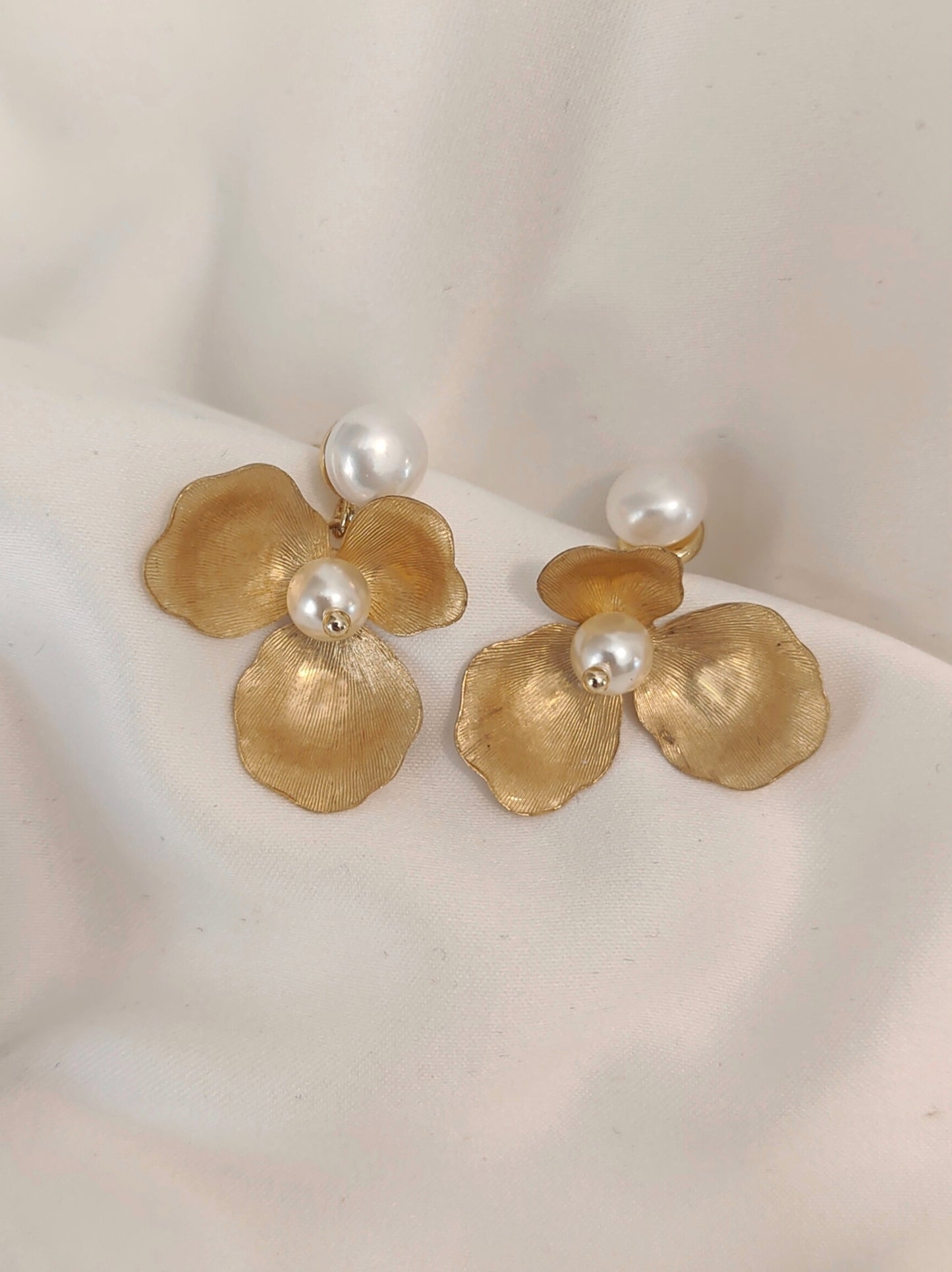 NIA - Gold Floral Bridal Earrings