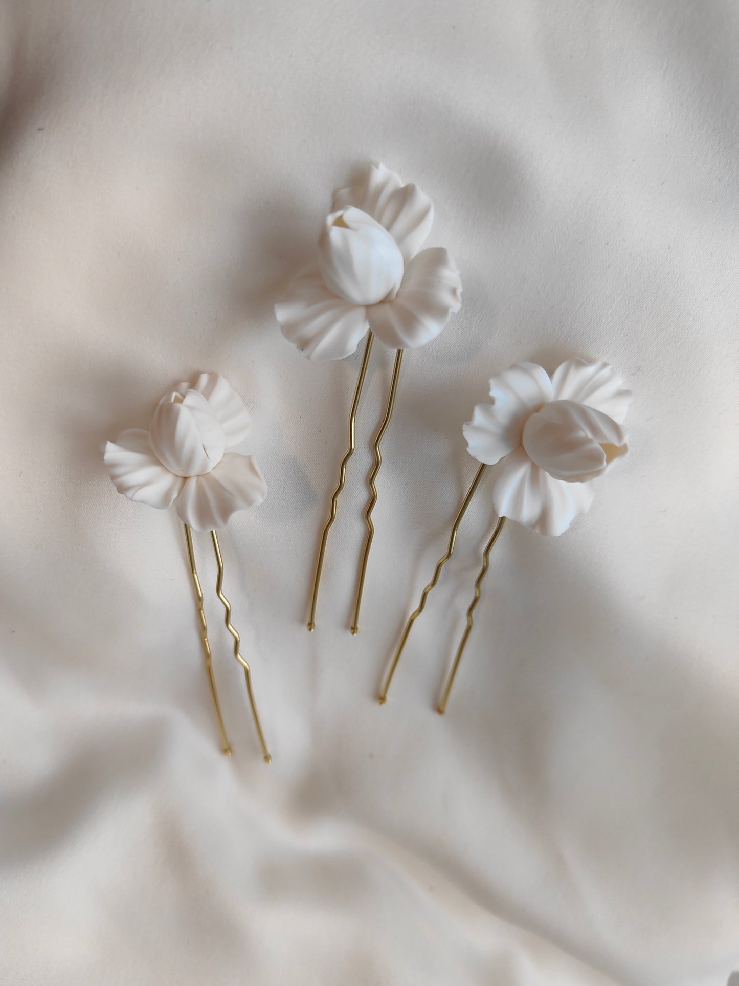 Pionnaí BLANCHE - Cúlpháirtí Gruaige Bridal Floral