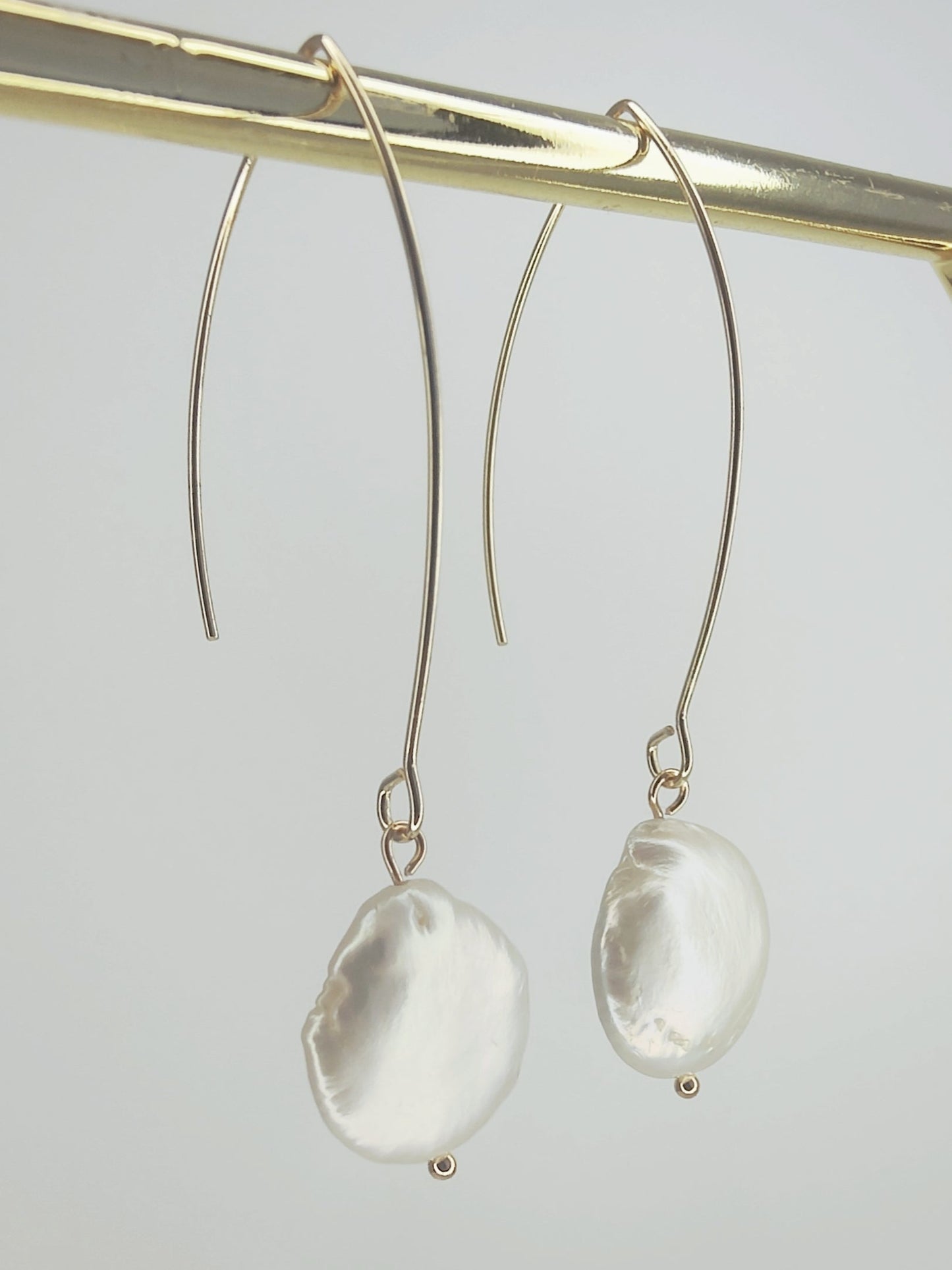 FAYE - Óir & fionnuisce Pearl Drop Bridal Earrings