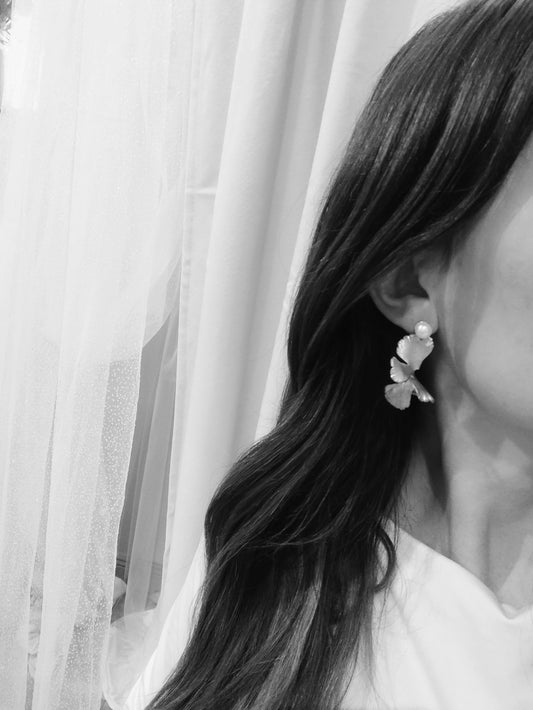 CLARA - Statement Gold & Pearl Bridal Earrings