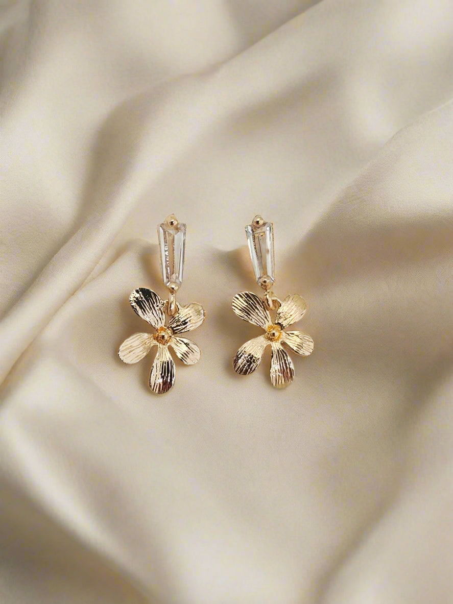 ALI - Petite Gold Bridal Earrings