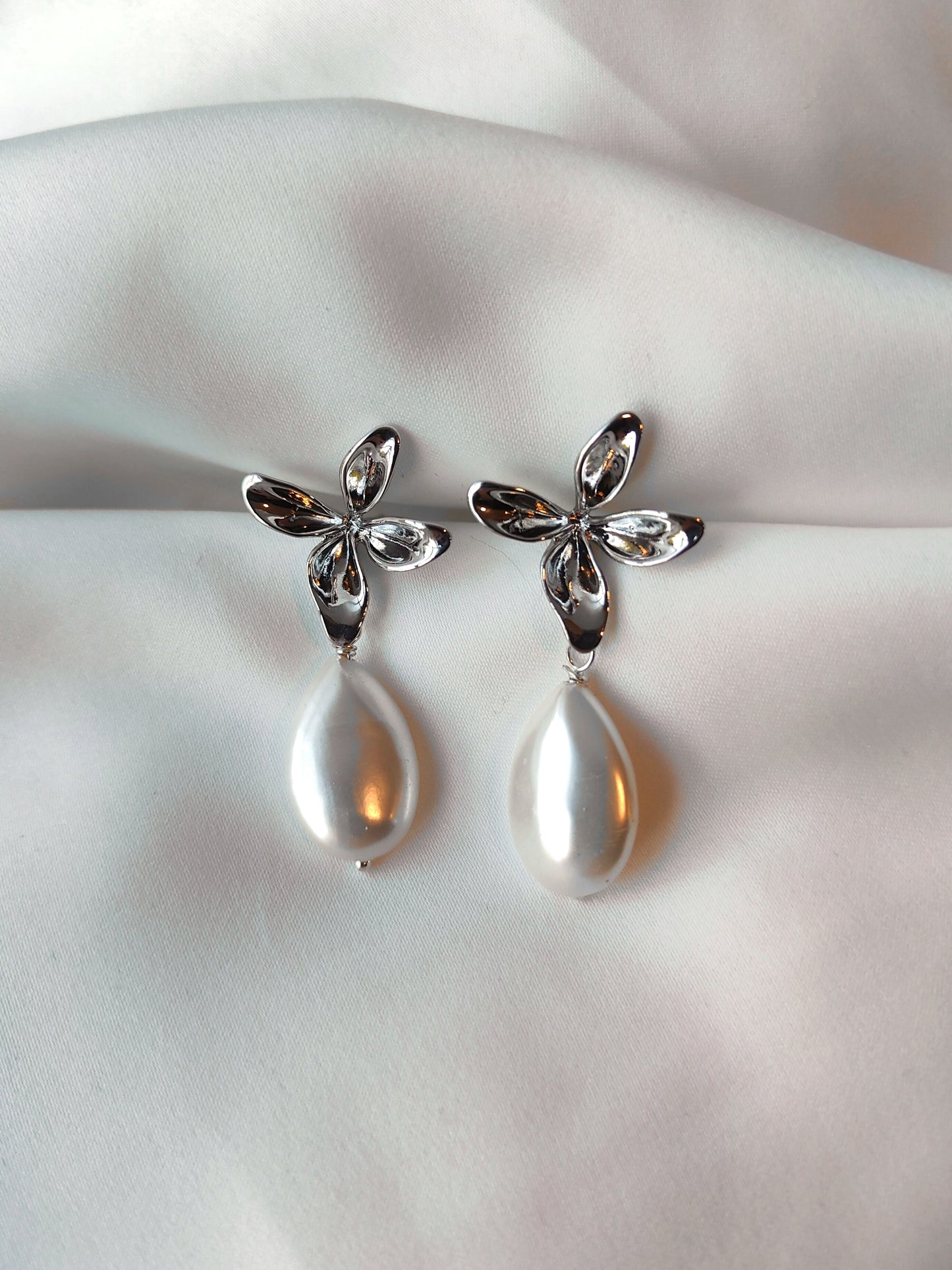 ISLA - Statement Pearl & Silver Bridal Earrings