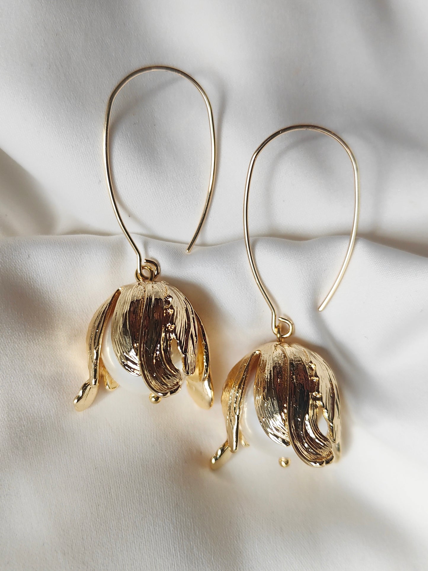 KELSIE - Gold Floral & Pearl Drop Earrings
