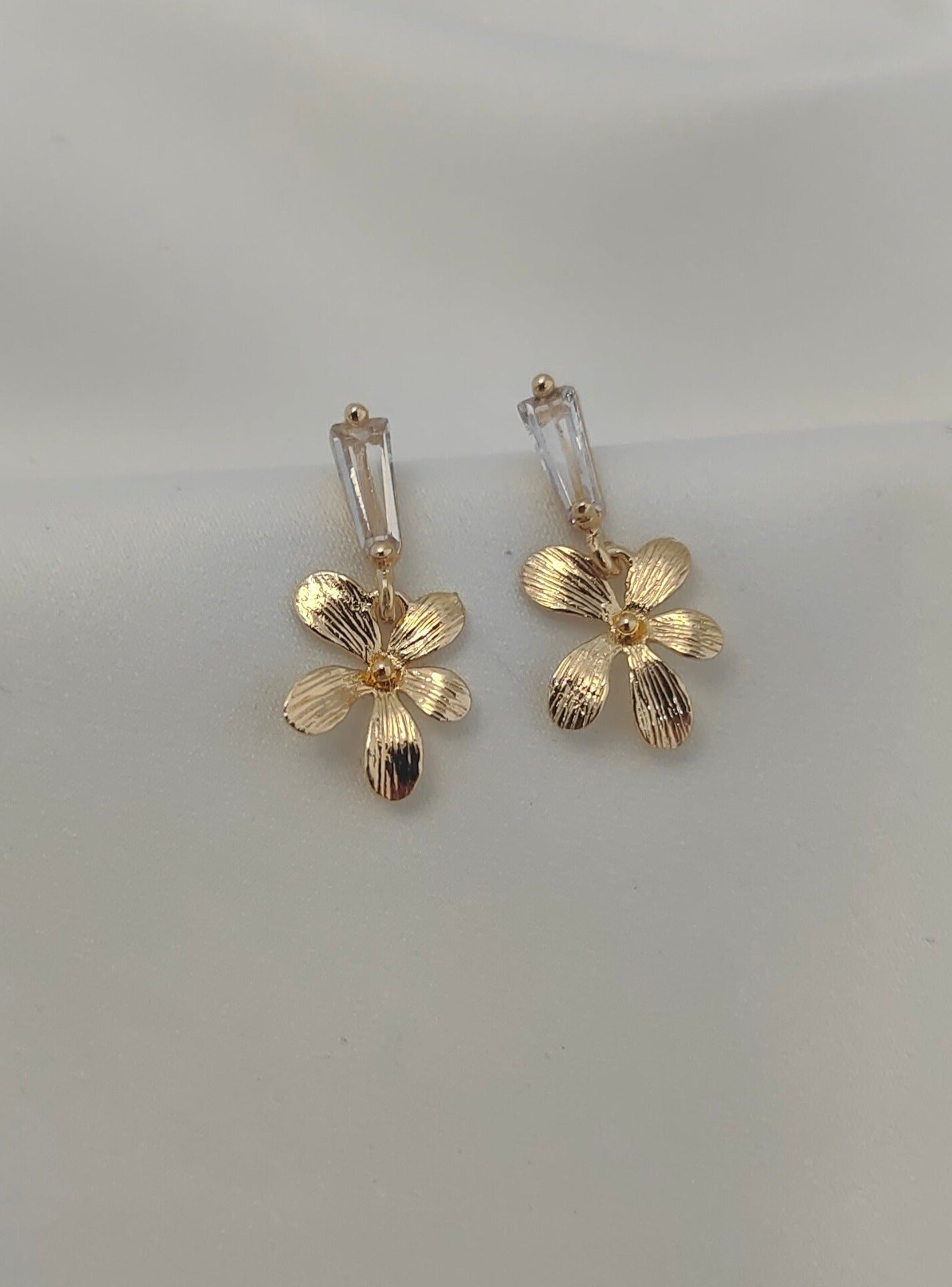 AYLA - Petite Gold Bridal Earrings