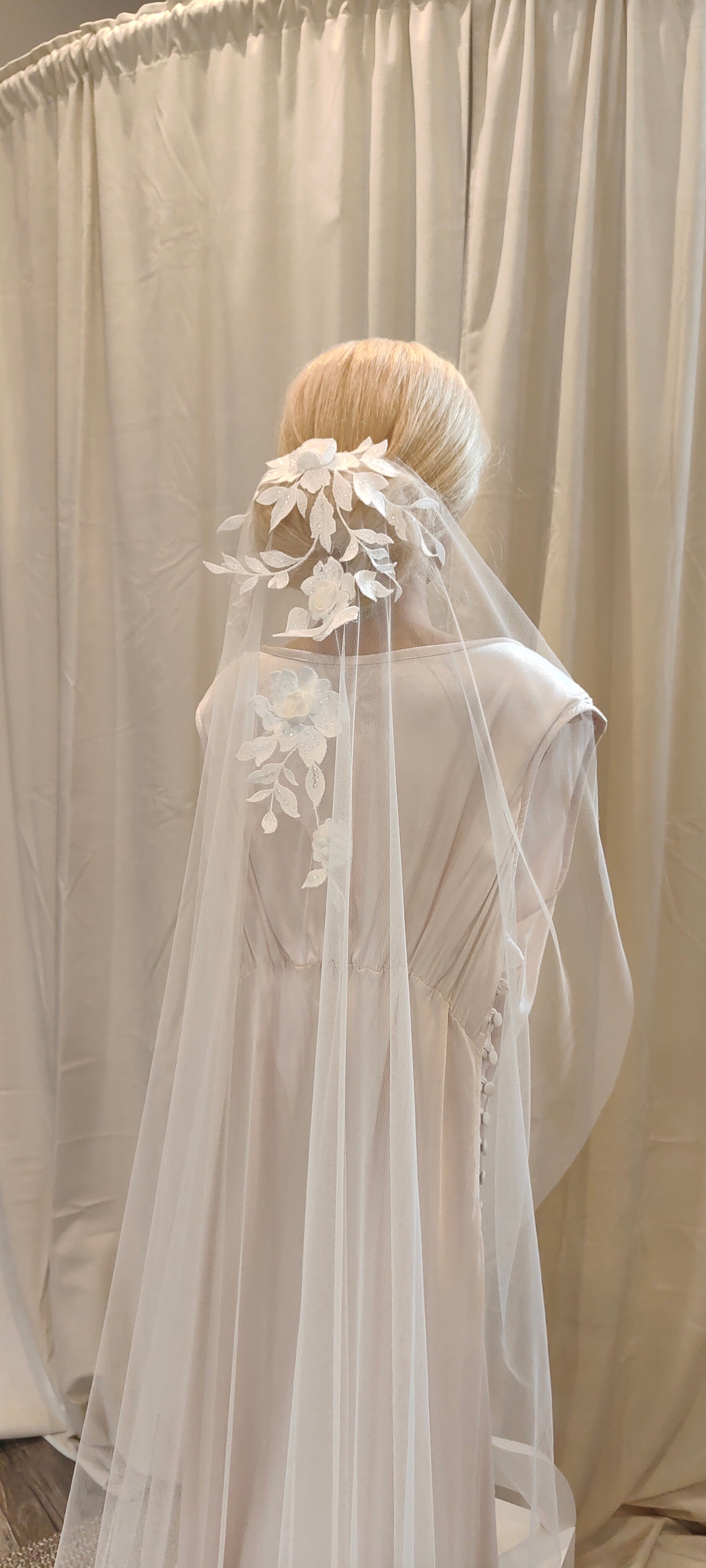 ADELINE - Floral lace applique veil