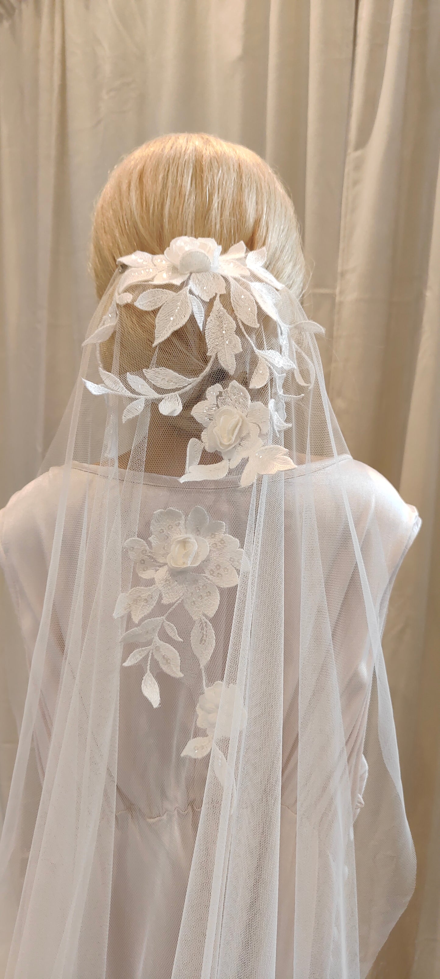 ADELINE - Floral lace applique veil