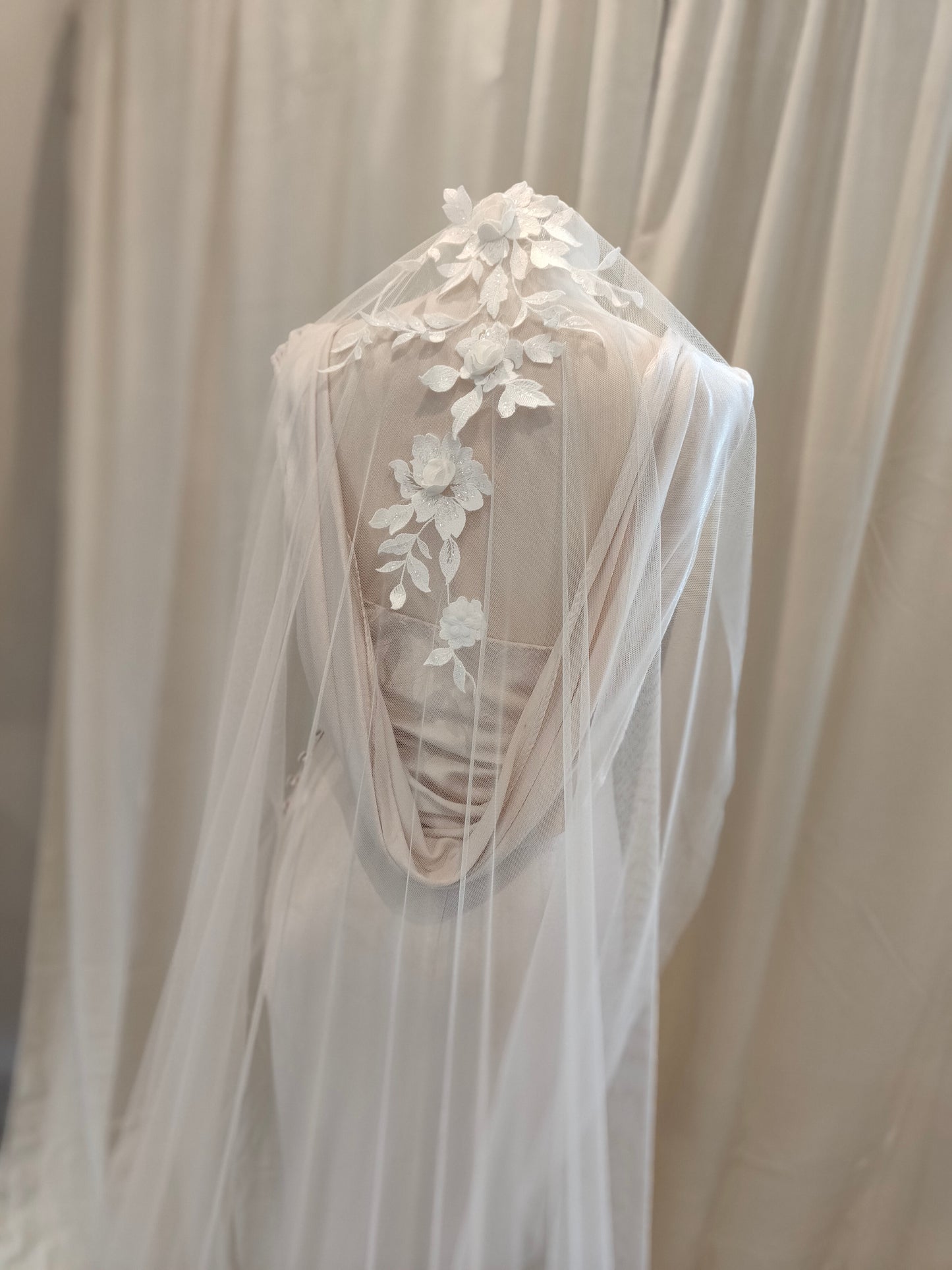 ADELINE - Floral lace applique veil