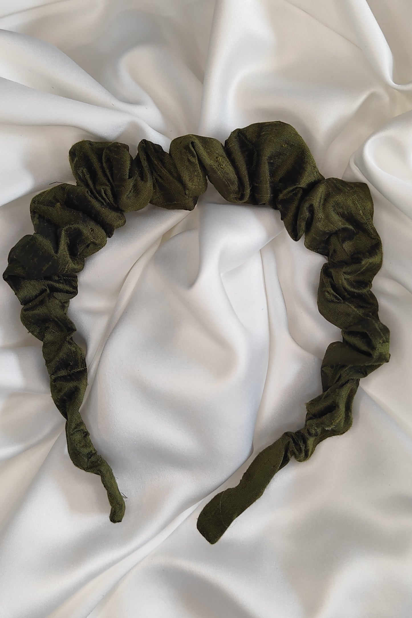 Olive Green Petite Ruffle Headband - ☘ DEARADH NA HÉIREANN