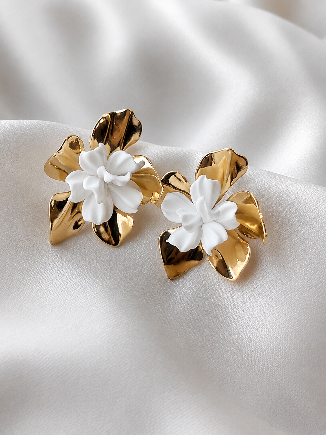 QUINN - Statement Pearl & Flower Bridal Earrings