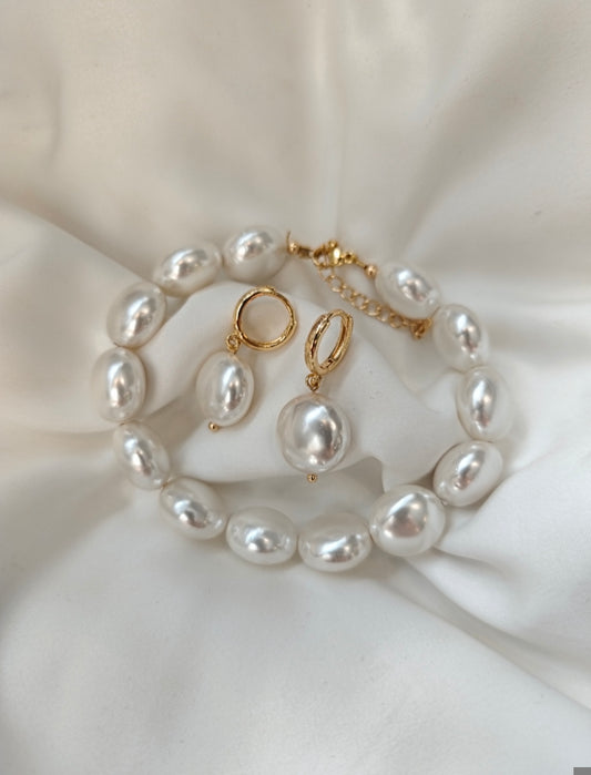 ARIEL - Chunky Pearl Bracelet