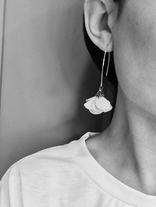 Jenni - Floral drop earrings - Black