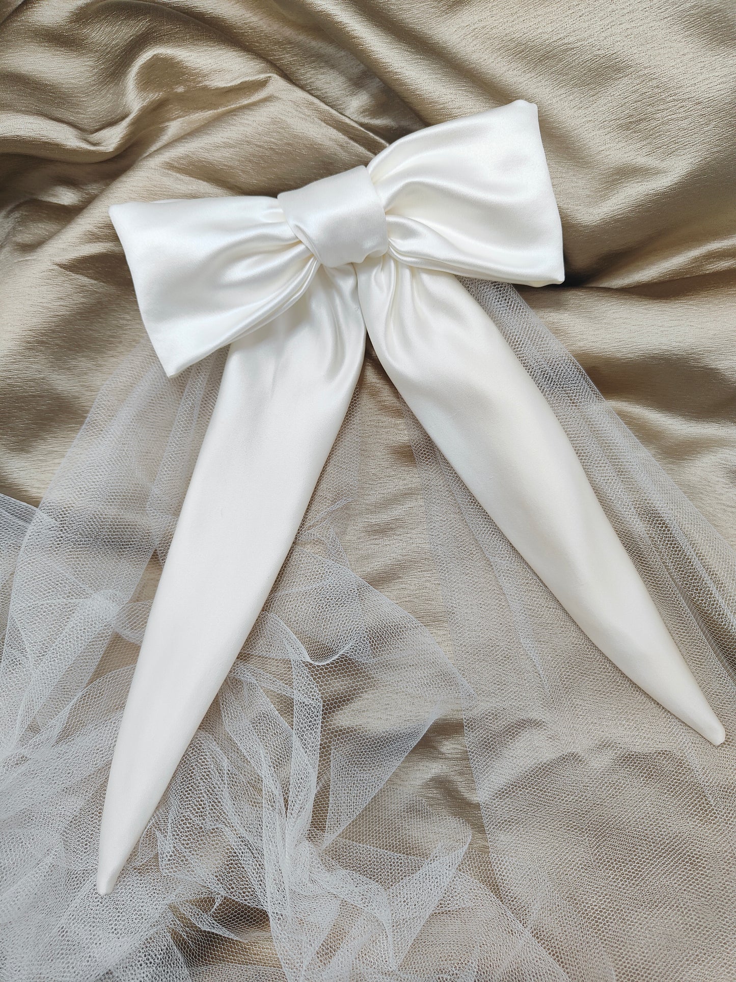 BEAU - Satin Bridal Bow Veil Malartach