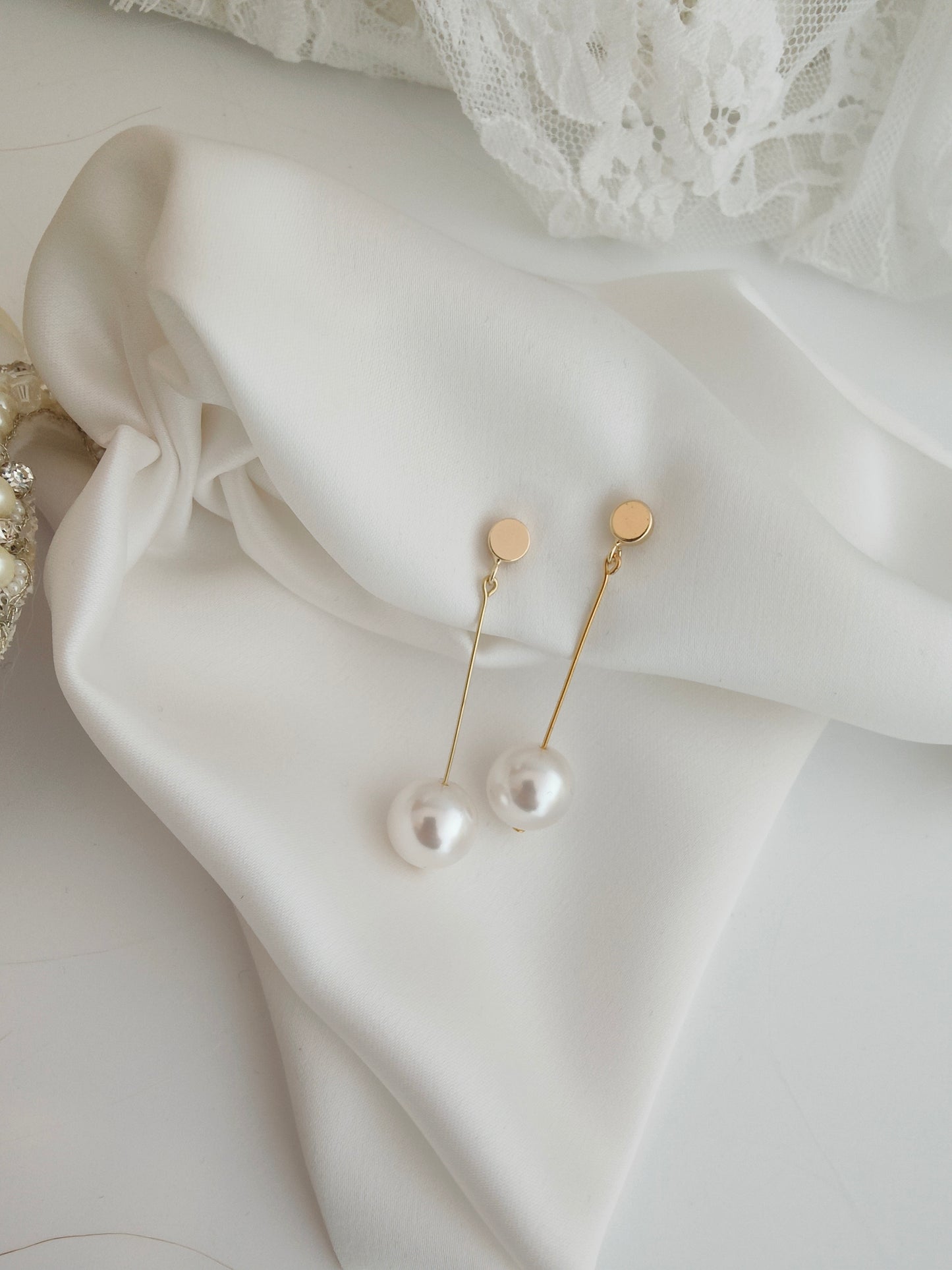 AUDREY - Statement Pearl Earrings