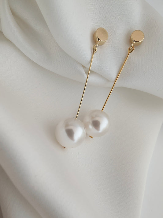 AUDREY - Statement Pearl Earrings