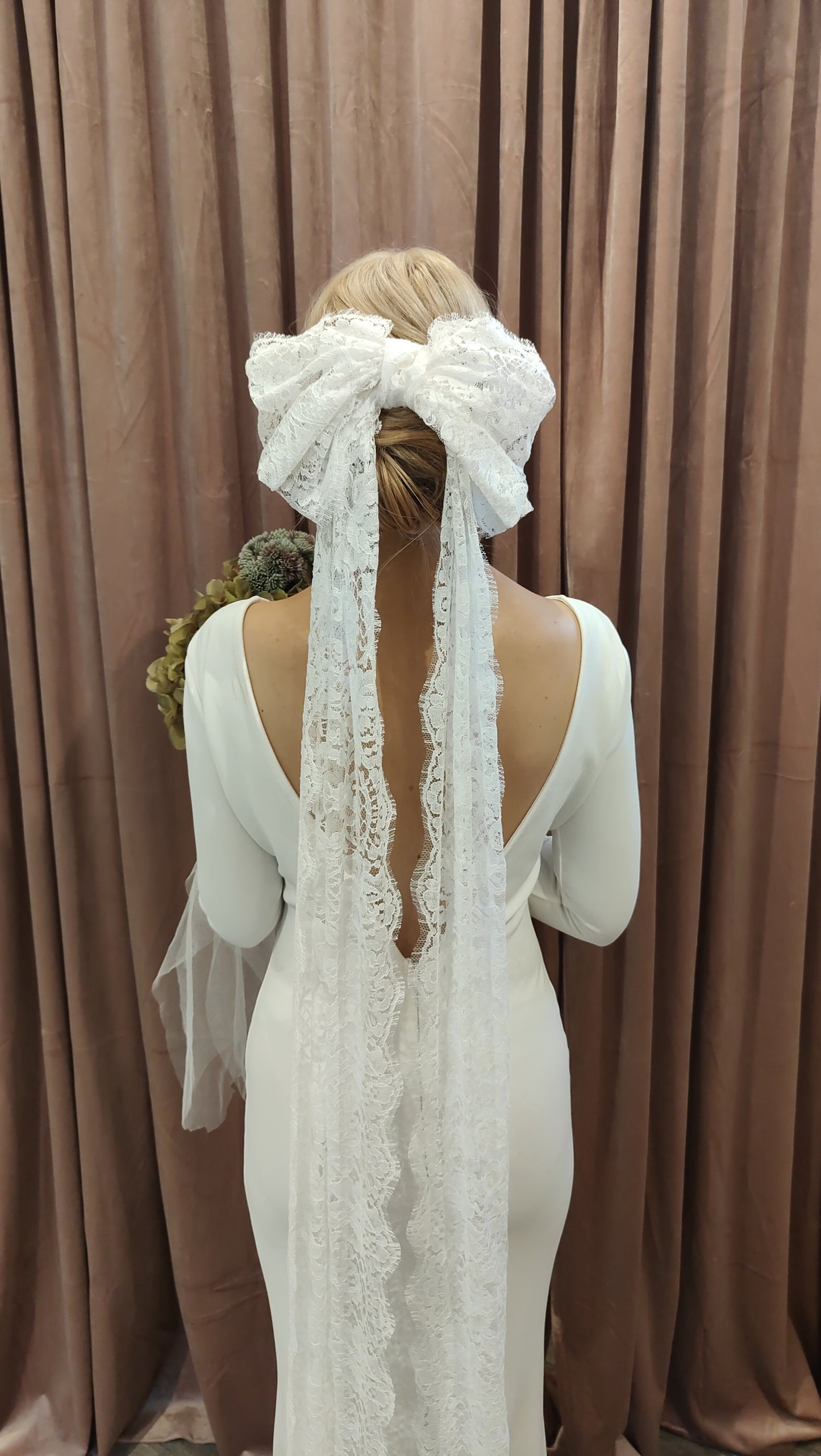 VICTORIA BOW - Vintage Lace Bridal Bow Veil