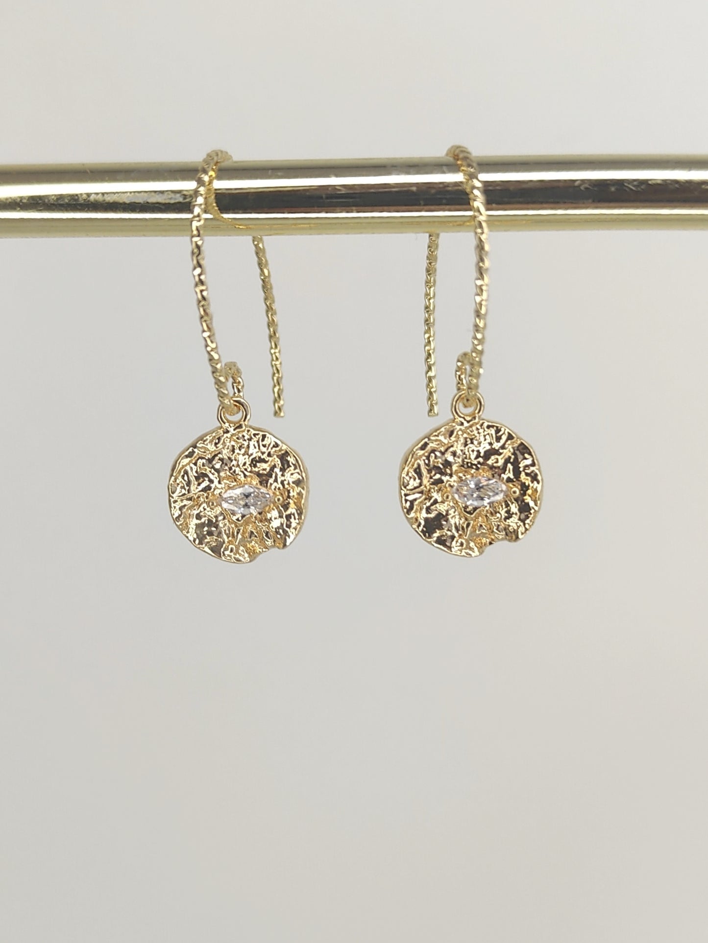 AUNA - Gold Drop Drop Earrings