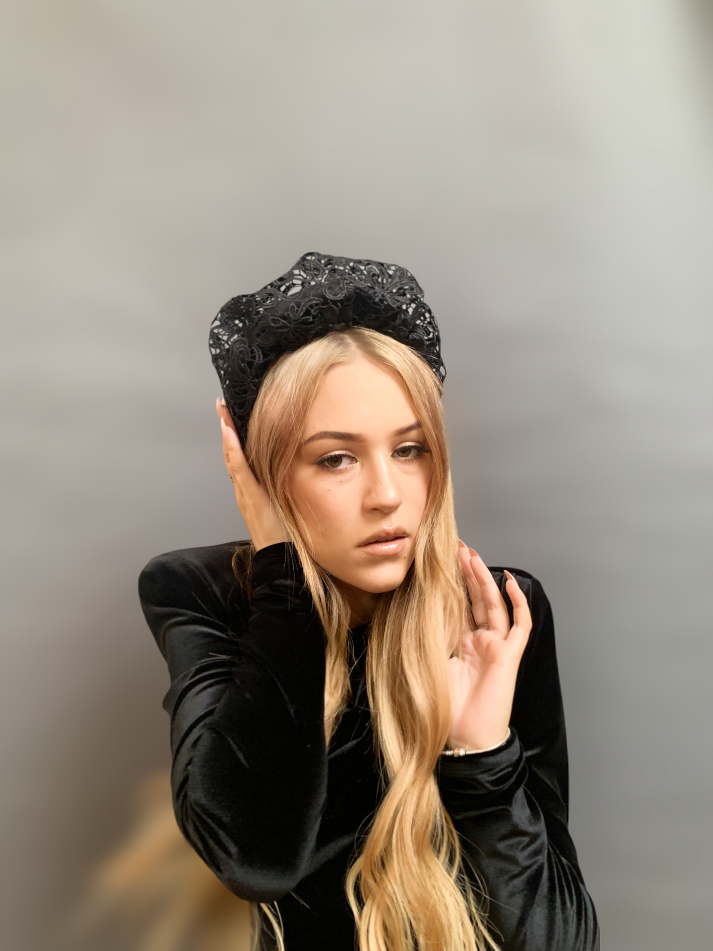 Ceannbhanda ruffle LUXE LACE - Dubh