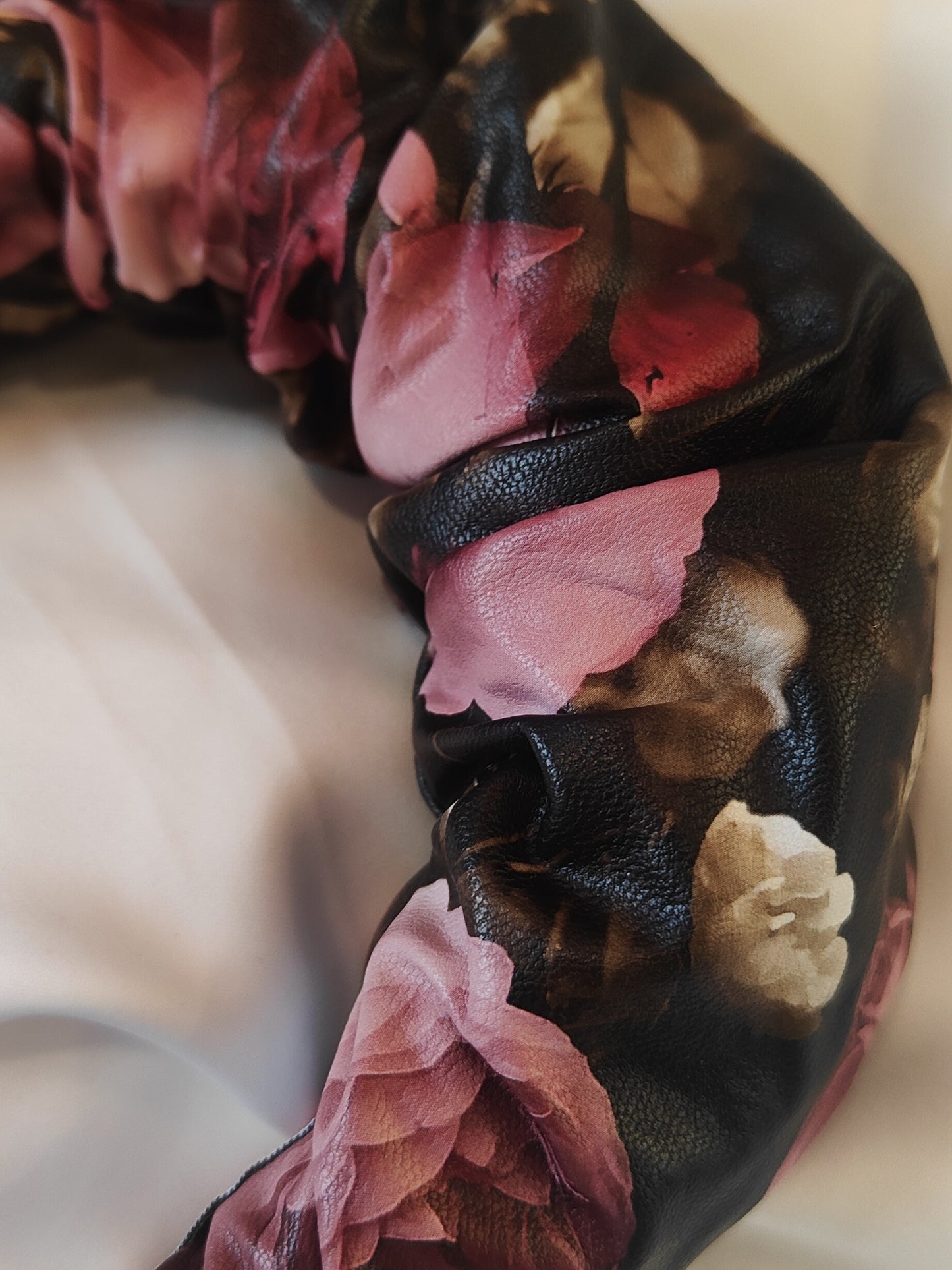 Banna RUFFLE LEATHAIR FAUX - Moody Rose 