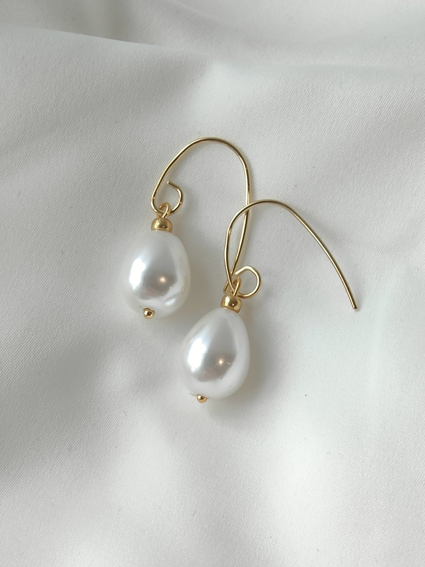 DAVINA - Pearl & Gold drop earring