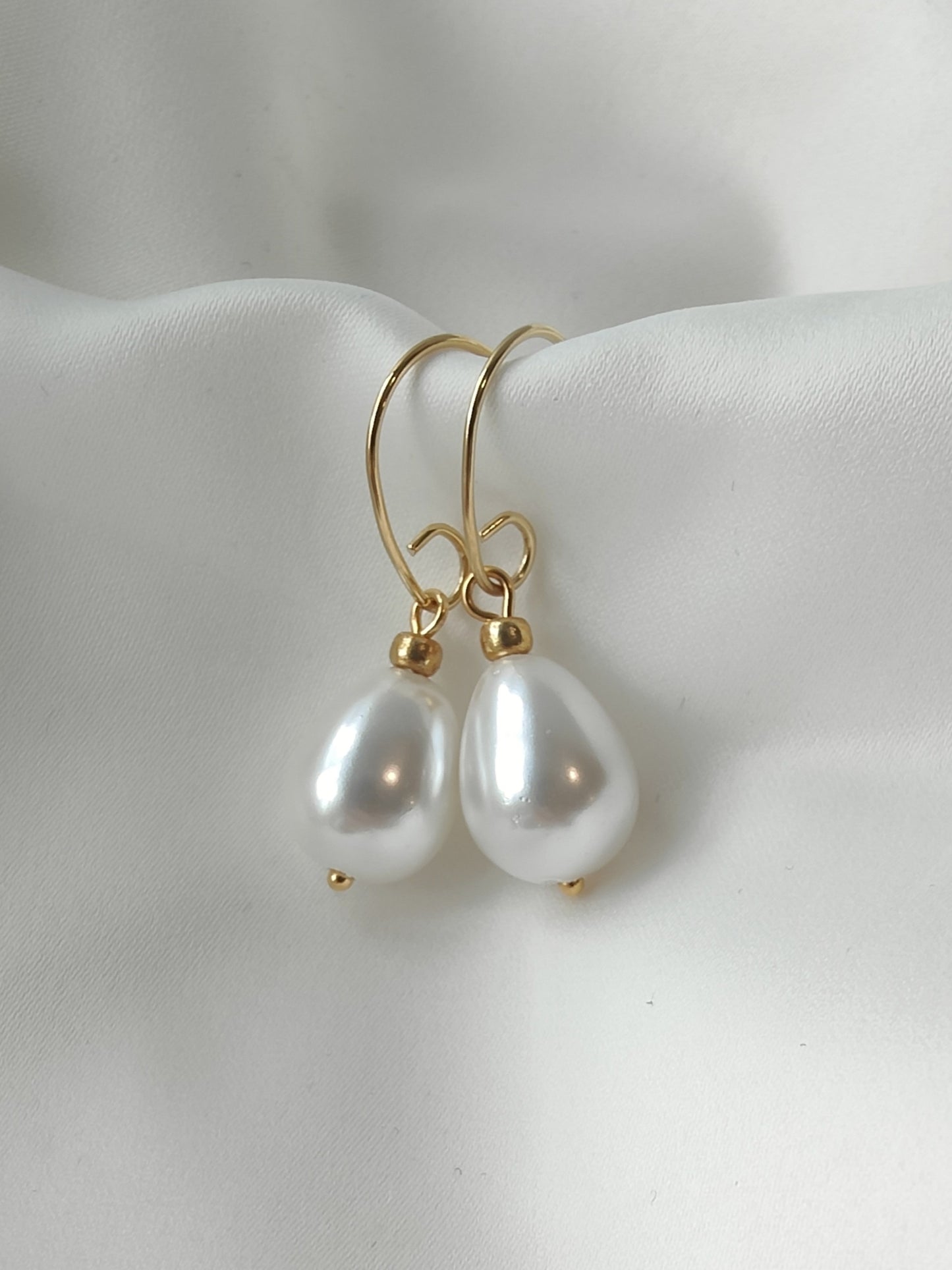 DAVINA - Pearl & Gold drop earring