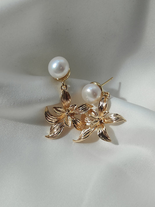 SOFIA - Pearl and gold floral earrings