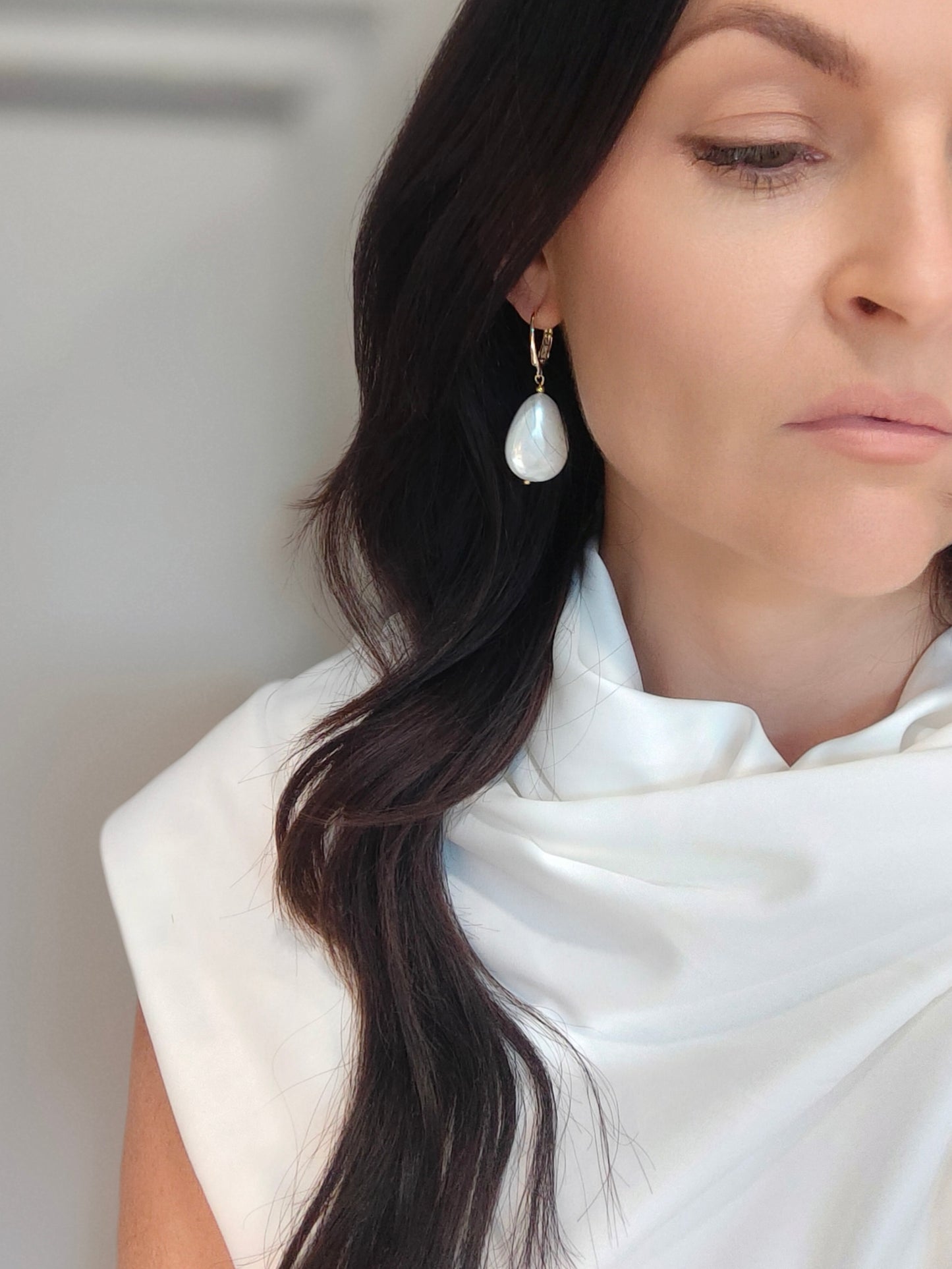BELLA - Pearl Drop Earrings
