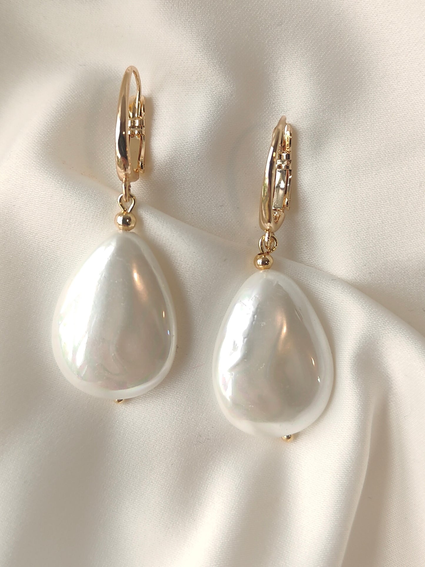 BELLA - Pearl Drop Earrings