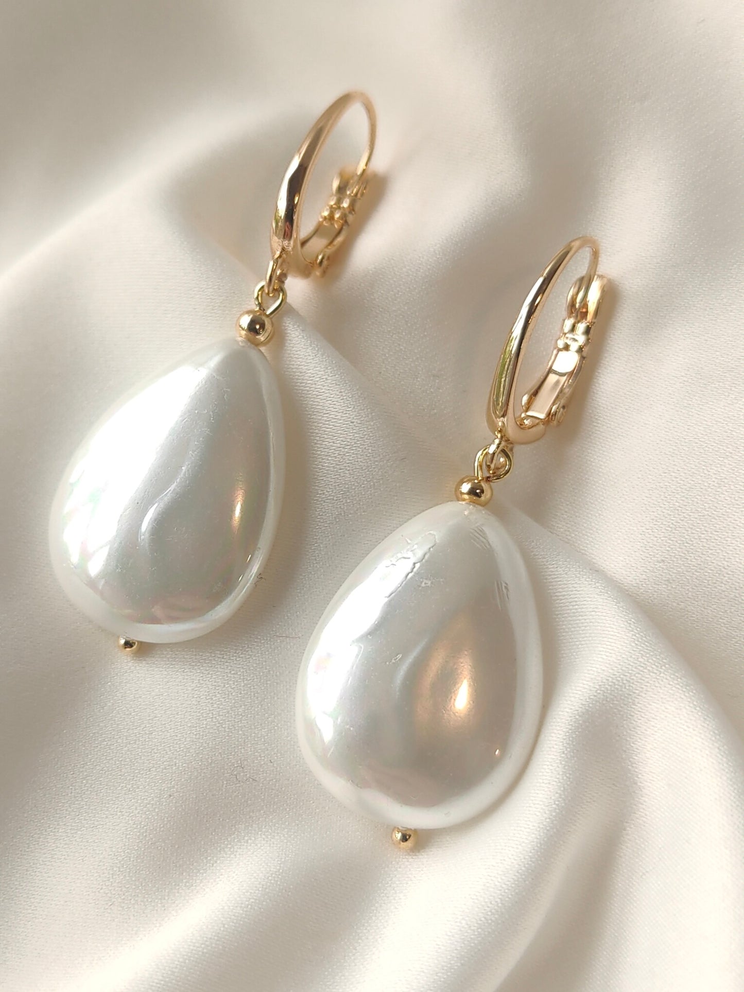 BELLA - Pearl Drop Earrings