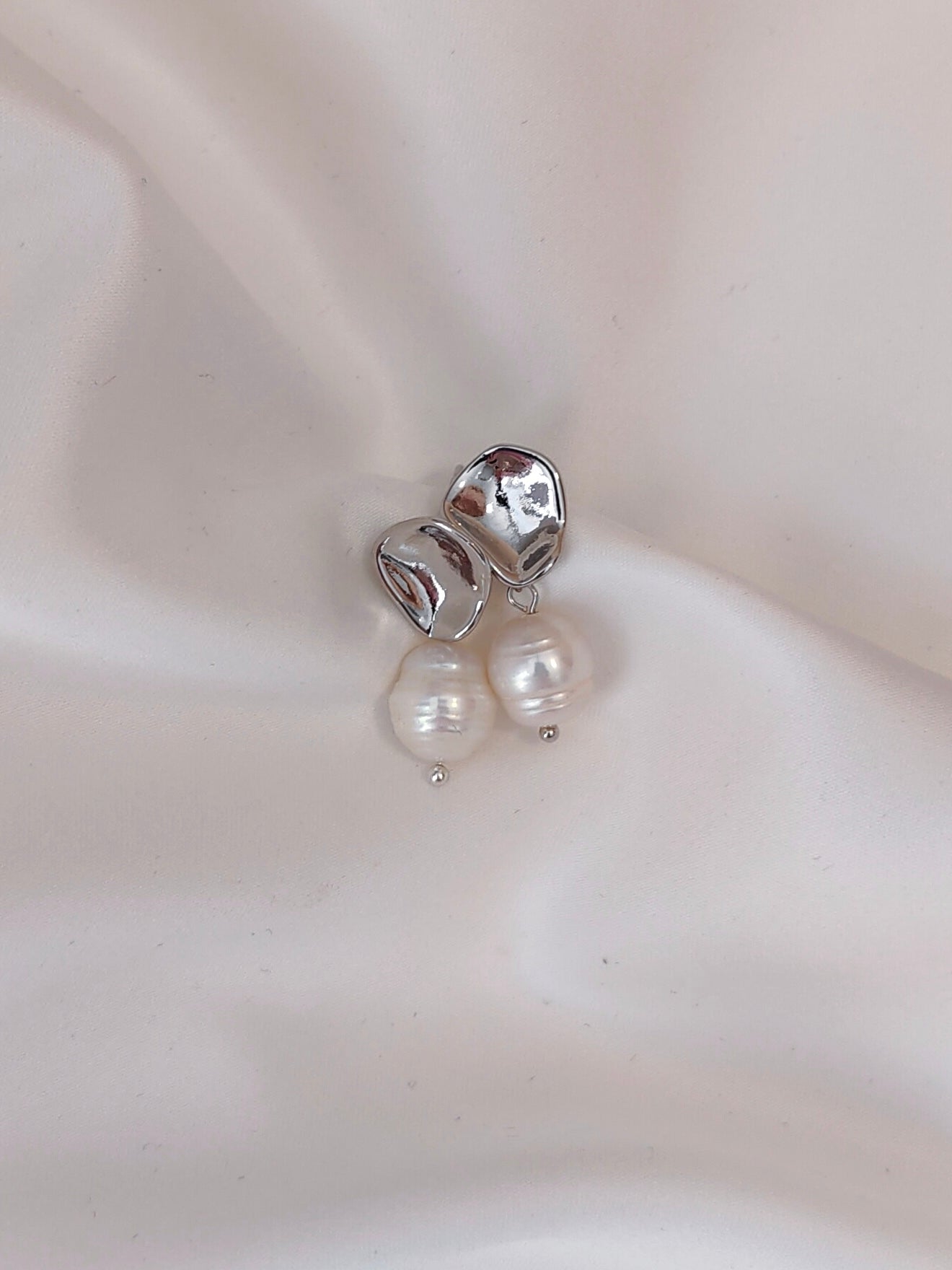 MOLLY - Statement Pearl & Silver Bridal Earrings