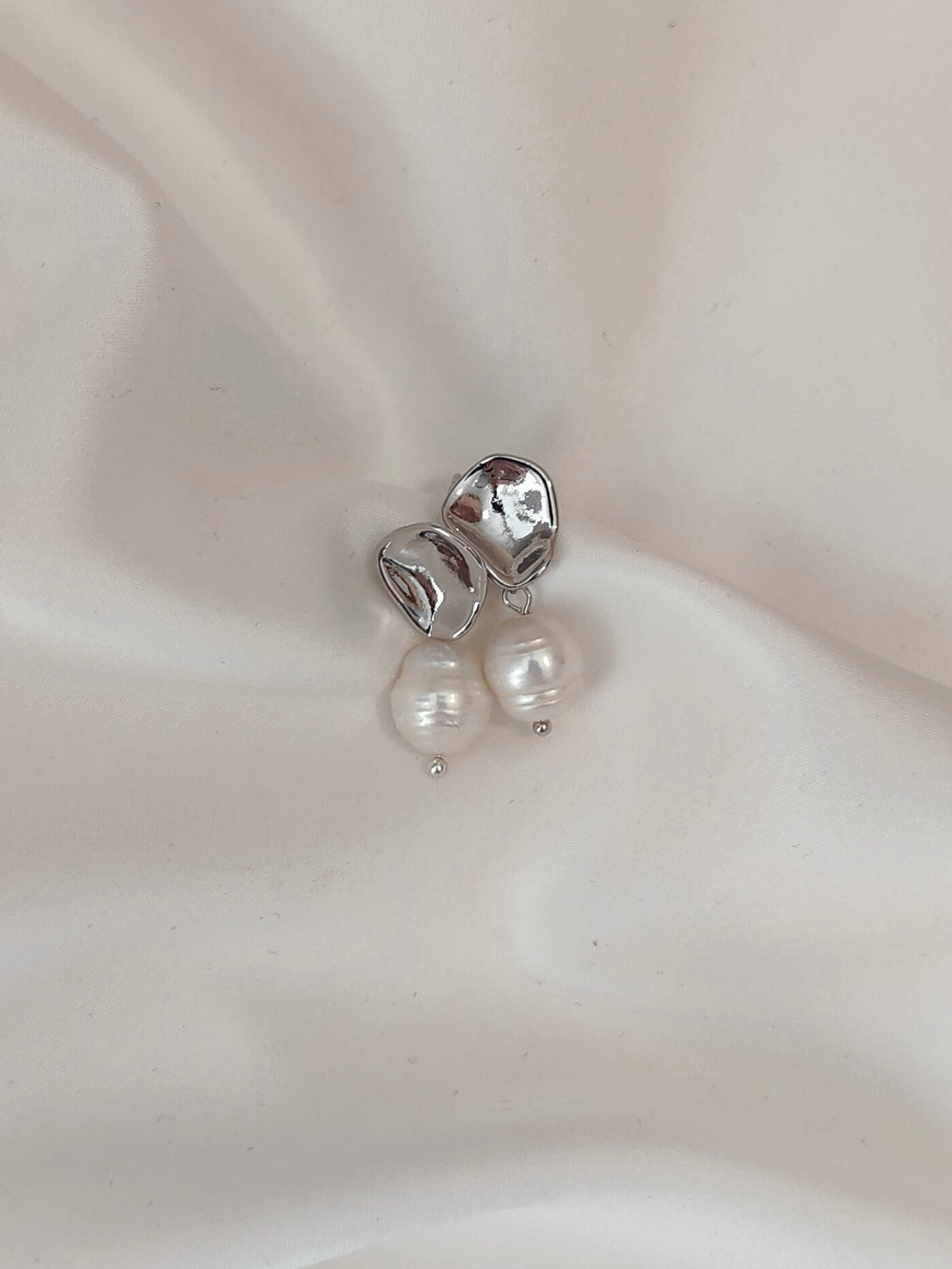 MOLLY - Statement Pearl & Silver Bridal Earrings