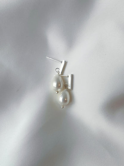 PEROLA - Silver & Pearl Drop Bridal Earrings