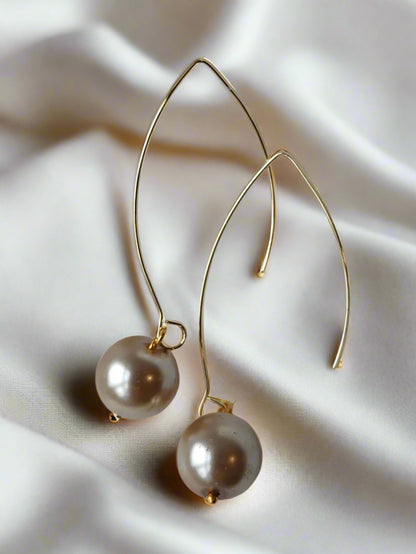 Niamh  - Pearl Drop Earring - Champagne