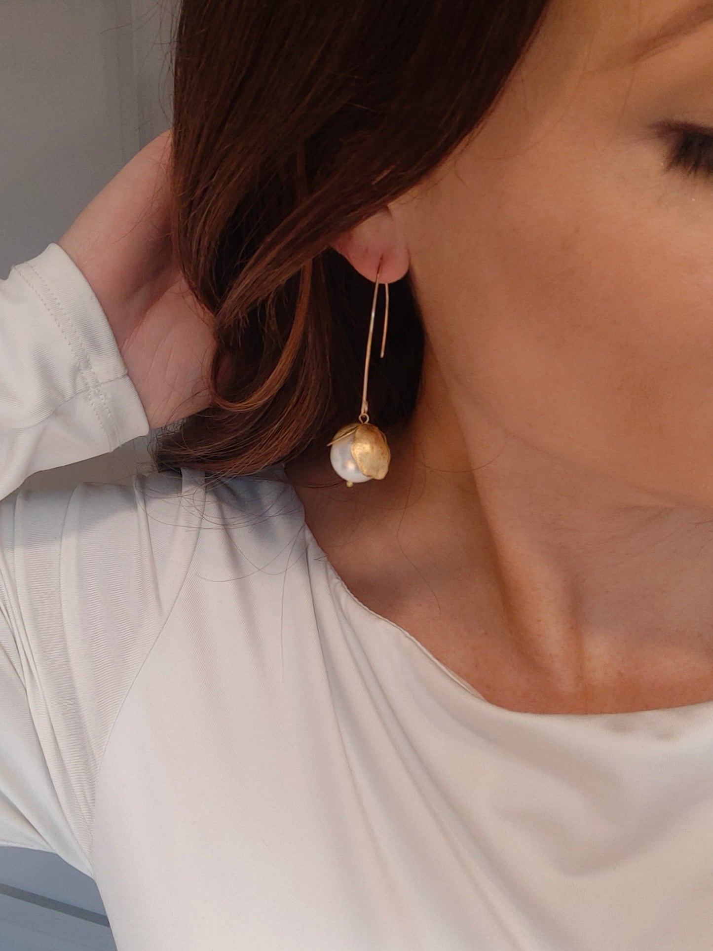 BLÁTH - Neamhlonrach Gold Pearl Drop Earrings
