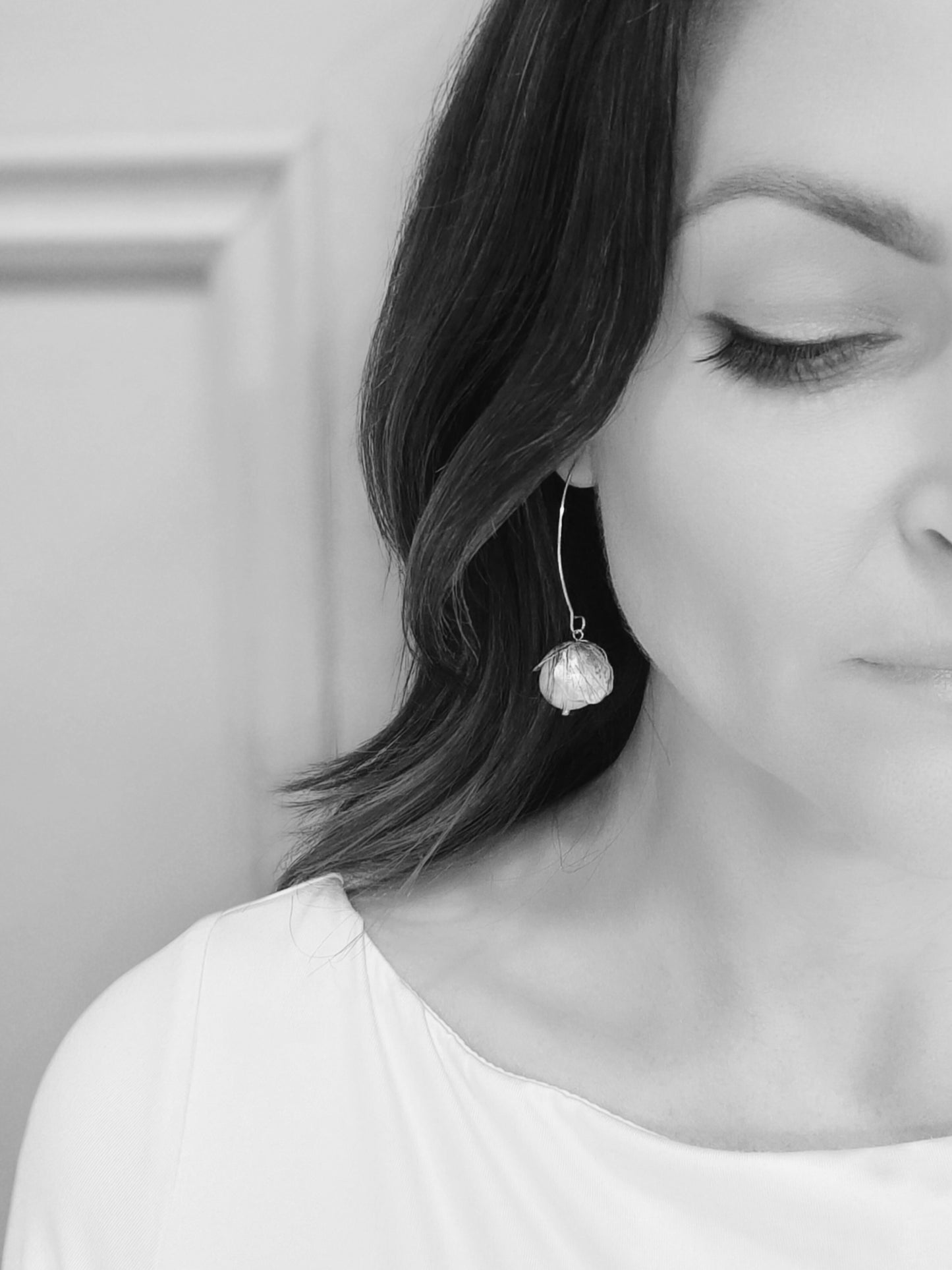BLÁTH - Neamhlonrach Gold Pearl Drop Earrings