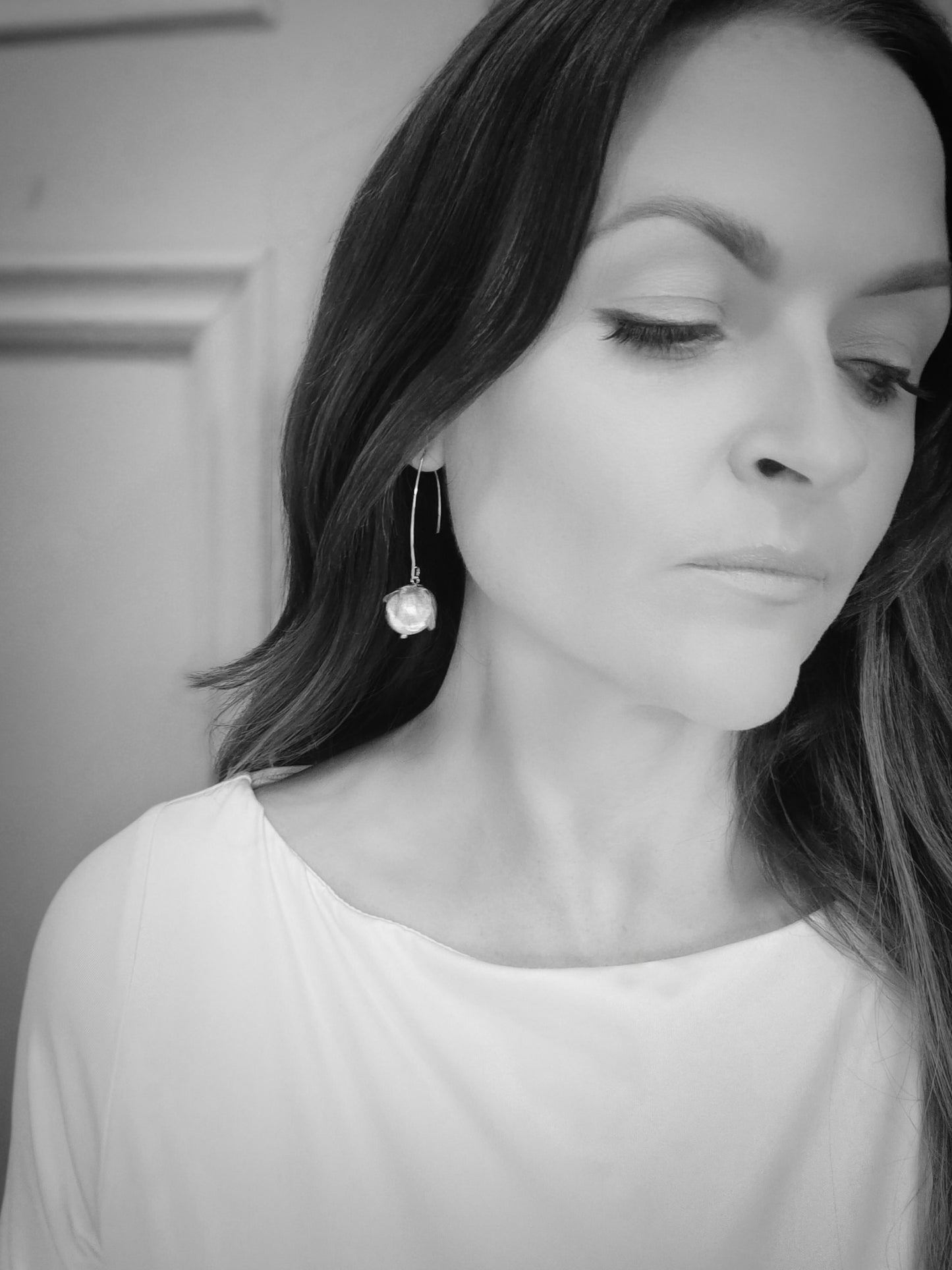 BLÁTH - Neamhlonrach Gold Pearl Drop Earrings