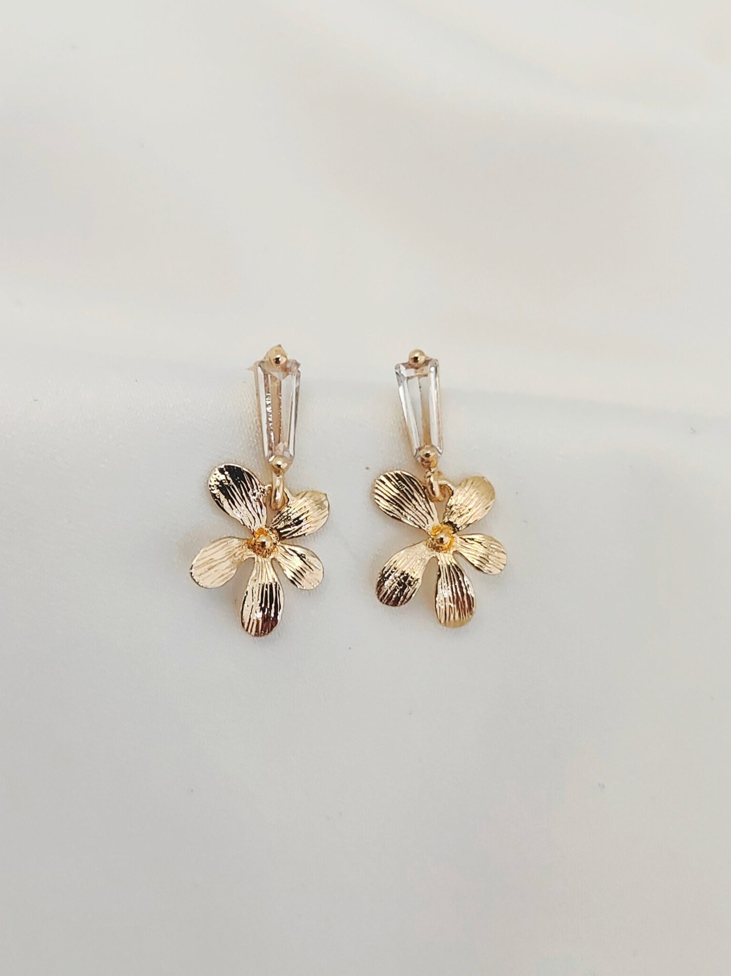 AYLA - Petite Gold Bridal Earrings