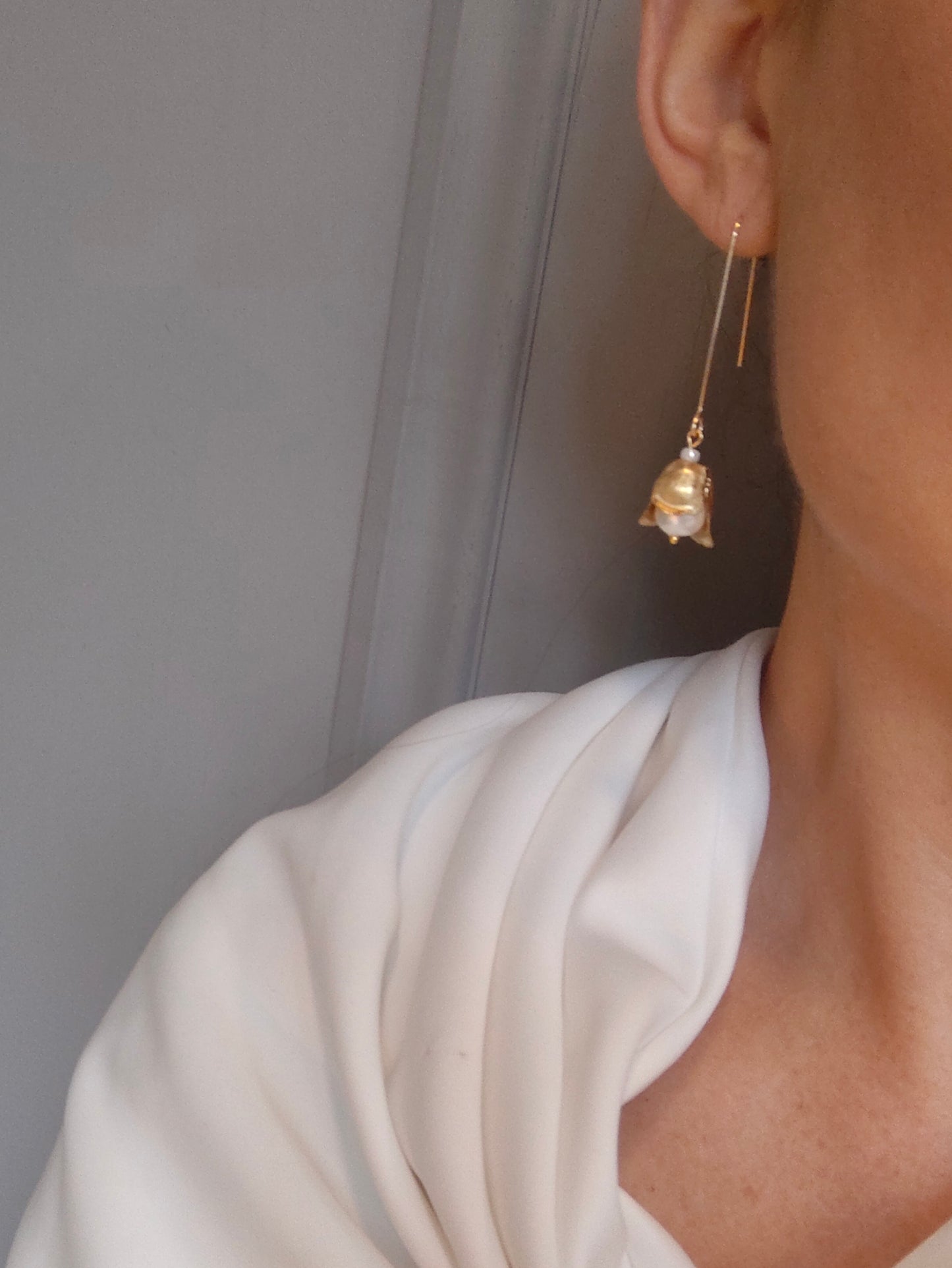 BLÁTH - Neamhlonrach Gold Pearl Drop Earrings