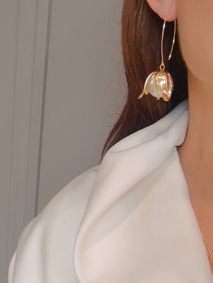 KELSIE - Gold Floral & Pearl Drop Earrings