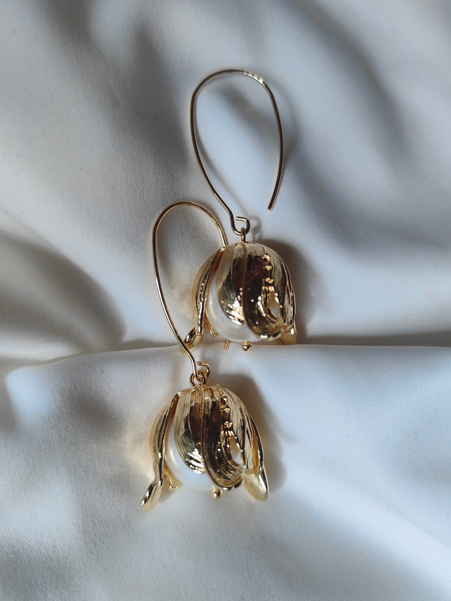 KELSIE - Gold Floral & Pearl Drop Earrings