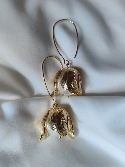 KELSIE - Gold Floral & Pearl Drop Earrings