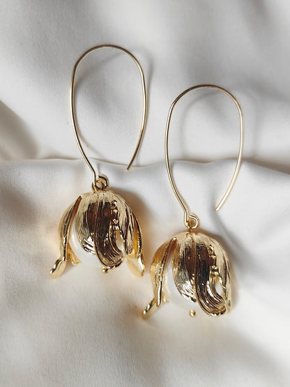 KELSIE - Gold Floral & Pearl Drop Earrings
