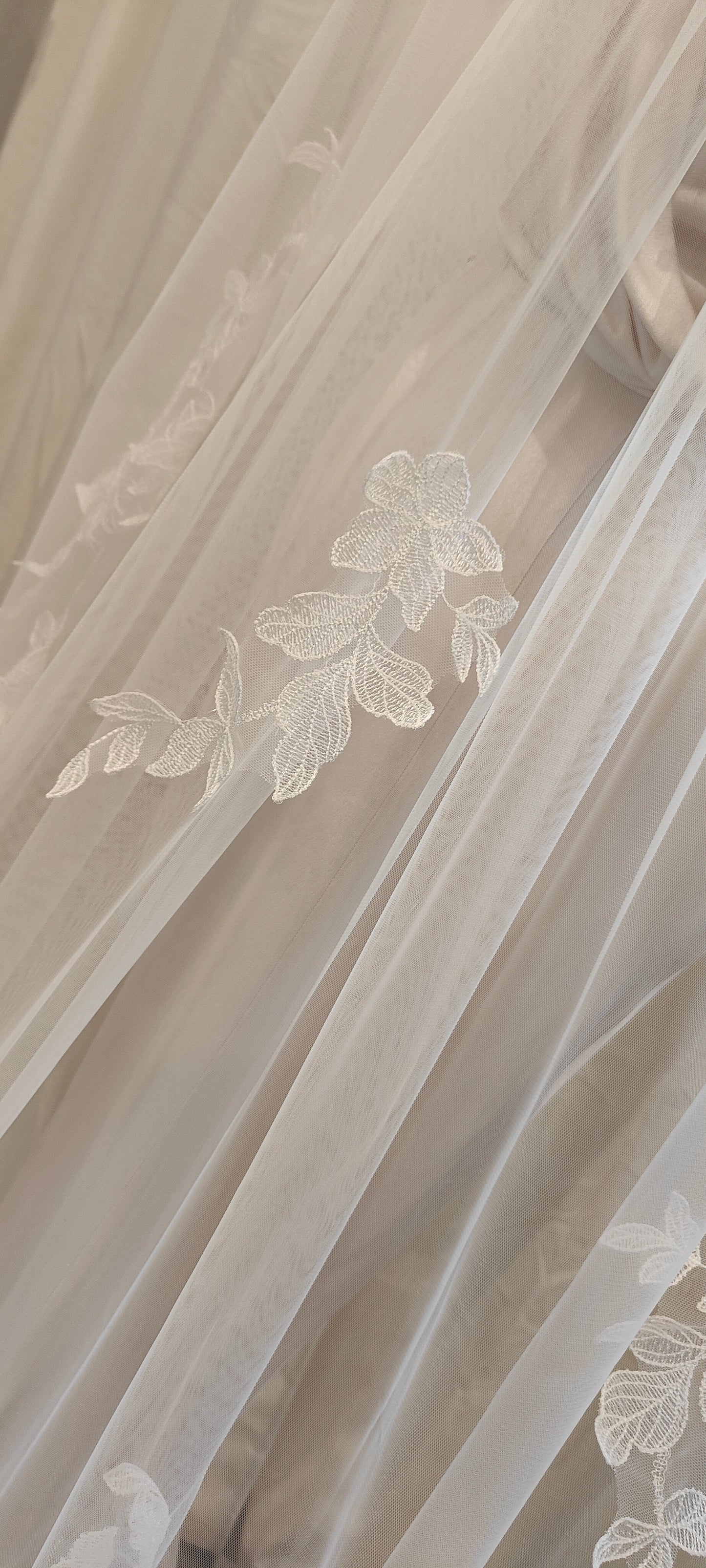 CAMILLE - Contemporary floral lace applique veil
