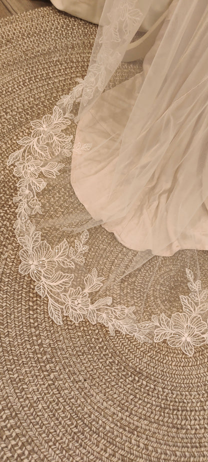 ELOIDE - Floral lace edge veil