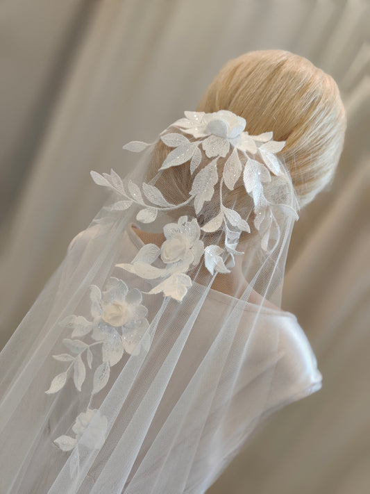 ADELINE - Floral lace applique veil