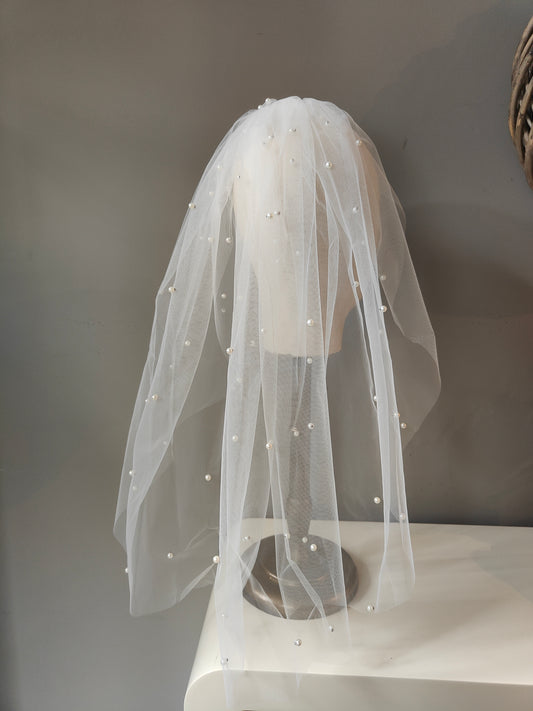 SALE - Mini Pearl Veil