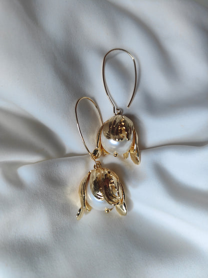 KELSIE - Gold Floral & Pearl Drop Earrings