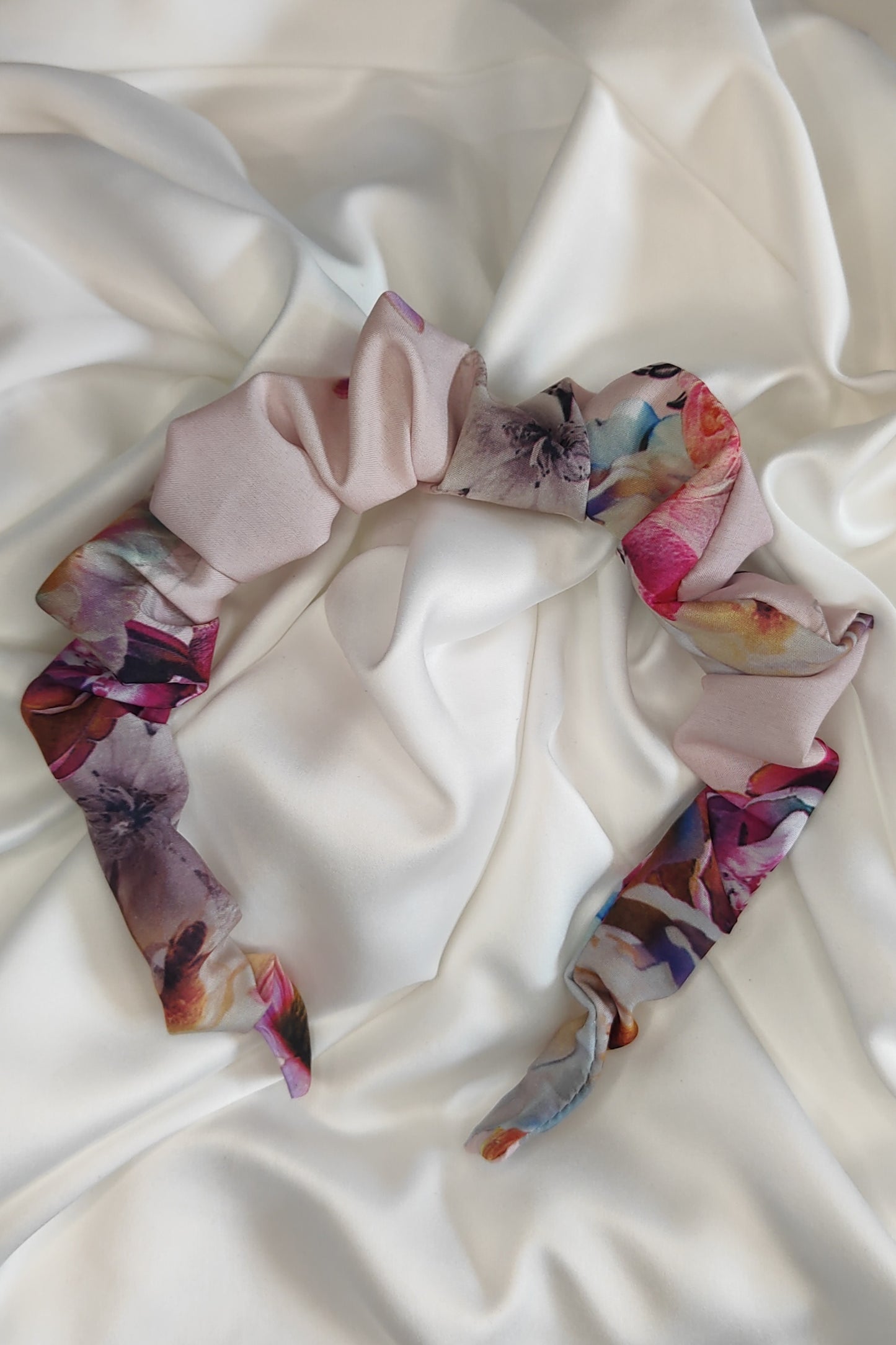 Headband Blush Floral Petite Ruffle - ☘ DEARADH NA HÉIREANN 